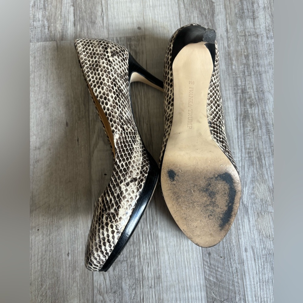 Ivanka Trump Pumps - Picture 3 of 5